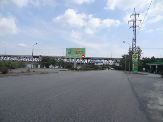 Фото рекламной плоскости по адресу Сичеславская Набережная ул. 3д, Амурский мост, в центр