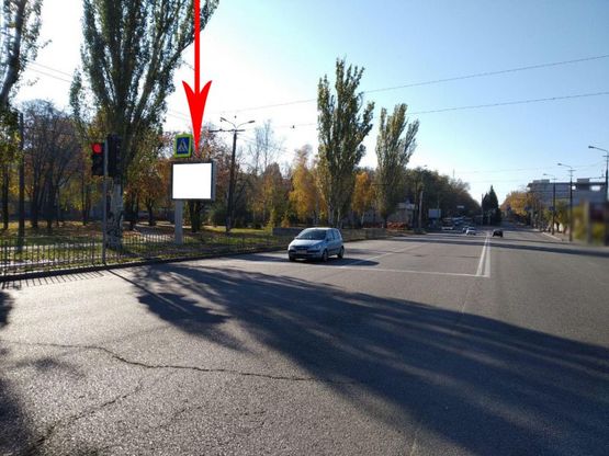 Фото рекламной плоскости по адресу t018B,просп. Гагаріна, поворот до ТРЦ "Материк", біля світлофора
