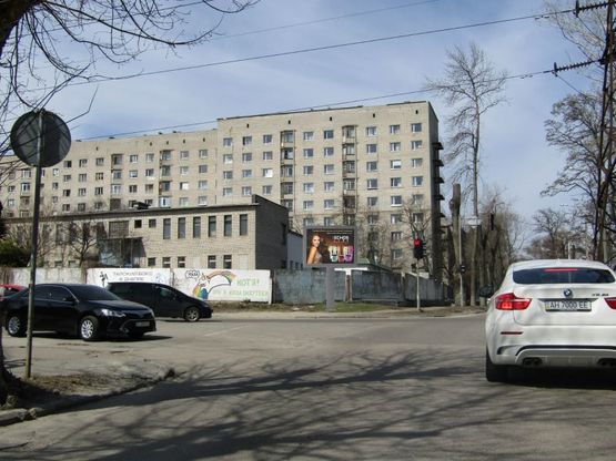 Фото рекламної площини за адресою m030A,вул. Лазаряна - вул. Лабораторна, на світлофорі (РЕКЛАМНЫЙ МАТЕРИАЛ ТОЛЬКО ПОЛИМАН)