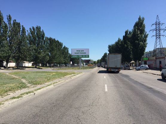 Фото рекламной плоскости по адресу t027A2,Донецьке шосе, район вул. Березинська (на розділовій смузі) рух у бік ТРЦ Караван