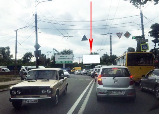 Фото рекламной плоскости по адресу t042A,вул. Каруни - просп. Мануйлівський, на світлофорі