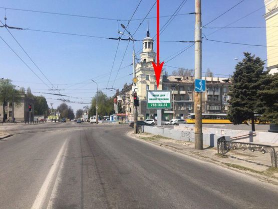 Фото рекламної площини за адресою t076A,вул. Робоча в районі буд. 99, на світлофорі