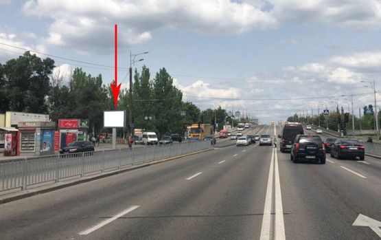 Фото рекламної площини за адресою t120B,просп. Слобожанський в районі буд. №13, біля маг. "EVA", на зупинці, на світлофорі