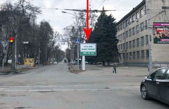 Фото рекламної площини за адресою t149A,просп. Пушкіна, 16 - вул. Шмідта, на світлофорі, рух від Центрального ринку "Озерка"