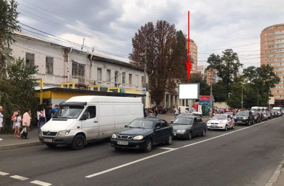 Фото рекламной плоскости по адресу t202B,Пл. Успенська (Дем'яна Бєдного), 17, (навпроти ТЦ "Новий центр"), на зупинці, на світлофорі