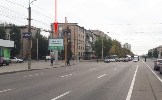 Фото рекламной плоскости по адресу t218B,просп. Слобожанський (Газети Правда), 117 - вул. Воронезька, на світлофорі