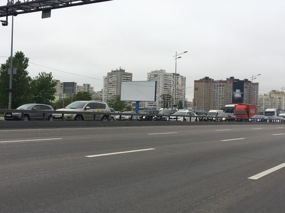 Фото рекламної площини за адресою Бажана Миколи проспект, навпроти буд. 3,  (М)"Харьківська" рух в напрямку центру Киева, ліворуч