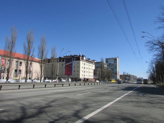 Фото рекламної площини за адресою Перемоги проспект, 118  (рух до центру, ліворуч)