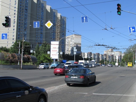 Фото рекламной плоскости по адресу Правди проспект / Свободи проспект / Наталії Ужвій