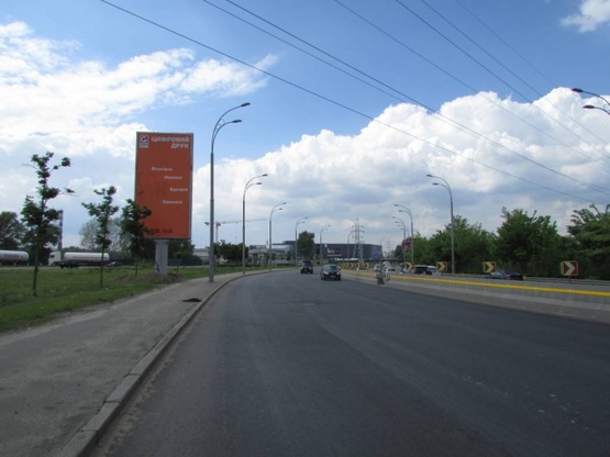 Фото рекламної площини за адресою Набережно-Рибальська, 400 метрів до проспекту Степана Бандери, рух з центру міста, ліворуч