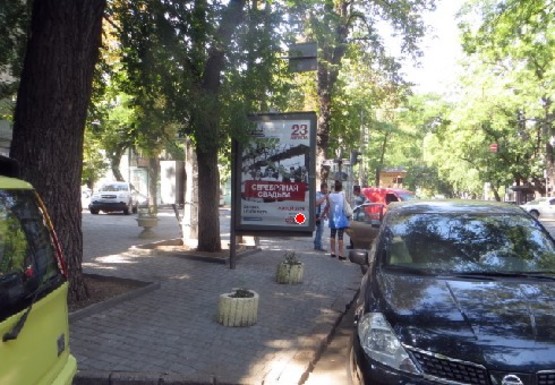 Фото рекламної площини за адресою Троицкая ул., 37 - Екатерининская ул. В