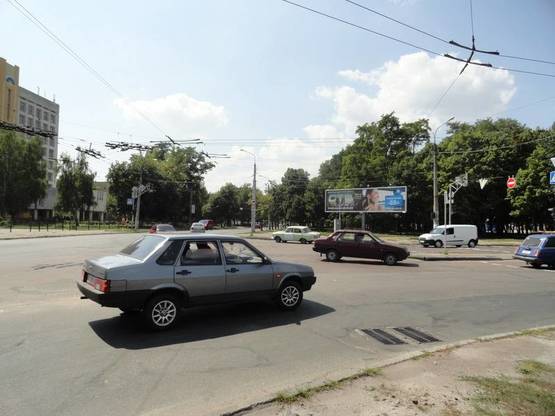 Фото рекламной плоскости по адресу ул. Шевченко х ул. Рокоссовского призма (грань 1)