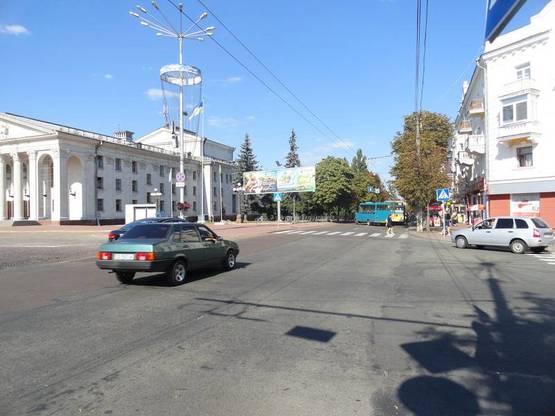 Фото рекламной плоскости по адресу Красна площа призма (грань 1)