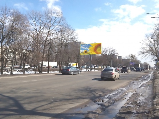 Фото рекламной плоскости по адресу Окружная дорога (на разделителе) возле ТЦ ЭПИЦЕНТР