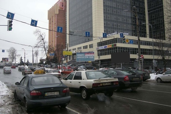 Фото рекламної площини за адресою Ул.Горького (Антоновича)/Любченко(А)призма3 ТЦ Окен Плаза