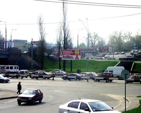 Фото рекламной плоскости по адресу Пр.Победы,9а/Возд.мост (со стор. Дворца бракосочет)-призма пл.2
