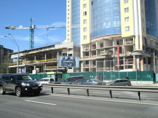 Фото рекламной плоскости по адресу Пр.Победы,24-26 (А) ст.м.КПИ-из центра-призма пл.3