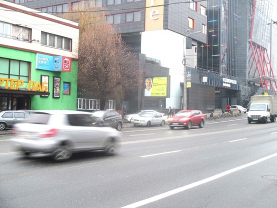 Фото рекламної площини за адресою ул.В.Гетьмана/ул.Металлистов ТЦ БОЛЬШЕВИК