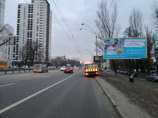 Фото рекламной плоскости по адресу пр.Победы,120  -из центра (между ст.м.Святошино и ст.м.Житомирская