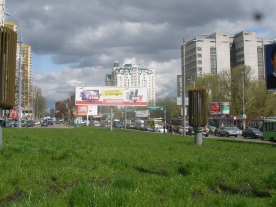 Фото рекламної площини за адресою Голосеевская площадь (разделитель) по ходу в центр