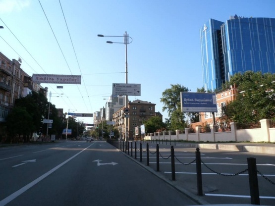 Фото рекламной плоскости по адресу Жилянская ул. / Льва Толстого ул.