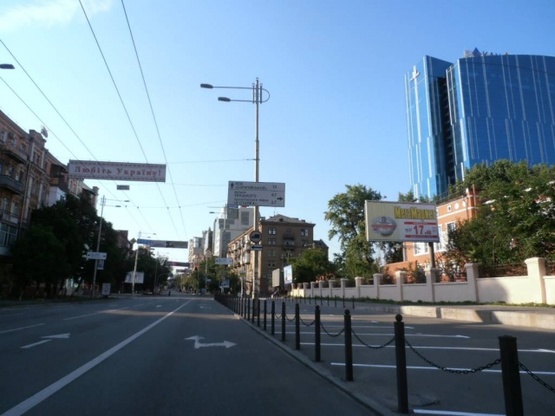 Фото рекламной плоскости по адресу Жилянская ул. / Льва Толстого ул.