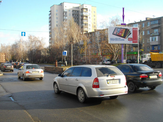 Фото рекламной плоскости по адресу бул.Лепсе/ул.Героев Севастополя  на светофоре