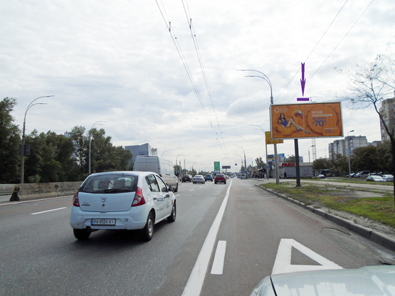 Фото рекламной плоскости по адресу пр. Ватутіна, 8  біля повороту до "Фуршету"