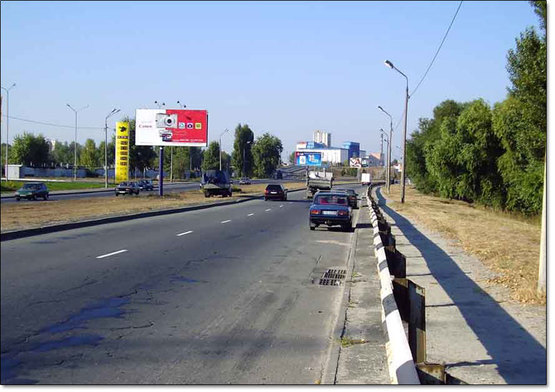 Фото рекламной плоскости по адресу вул. Богатирська у напрямку  Вишгорода (АЗС "Кло")