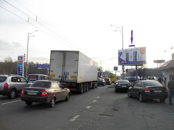 Фото рекламной плоскости по адресу вул. Братиславська, 13 біля Епіцентру