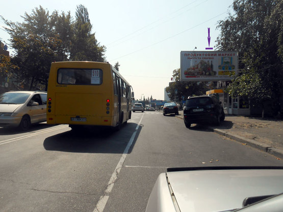 Фото рекламной плоскости по адресу вул. Гната Юри, 16 перед ТЦ "Квадрат"