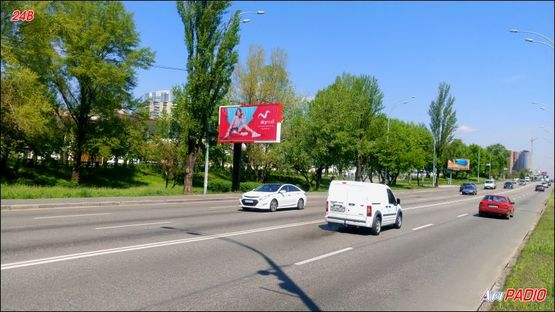Фото рекламной плоскости по адресу Броварской пр., между МВЦ и АЗС "WOG", из центра