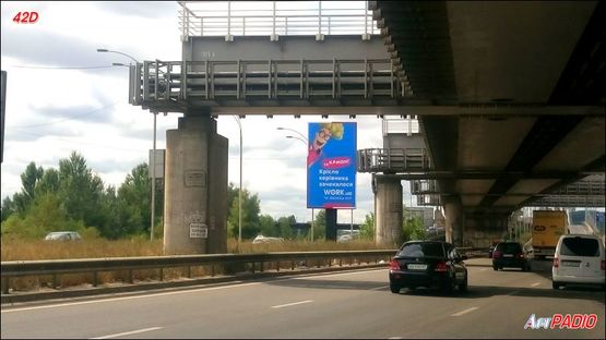 Фото рекламної площини за адресою Въезд на Дарницкий мост, левый берег, разделитель