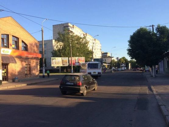 Фото рекламної площини за адресою ул. С.Рихтера, 2 - ул. Кочерги, 2 (центр города, "Приватбанк", "Ева", ювелирный салон "КЮЗ", "Детский мир", "Вопак")