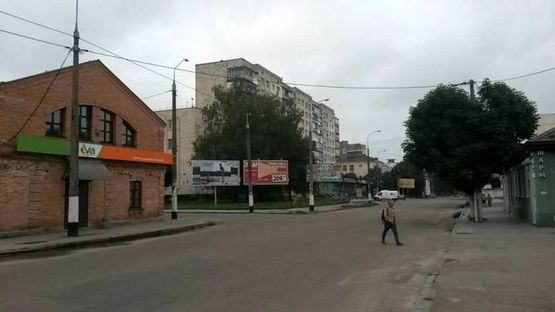 Фото рекламної площини за адресою ул. С.Рихтера, 2 - ул. Кочерги, 2 (центр города, "Приватбанк", "Ева", ювелирный салон "КЮЗ", "Детский мир", "Вопак")