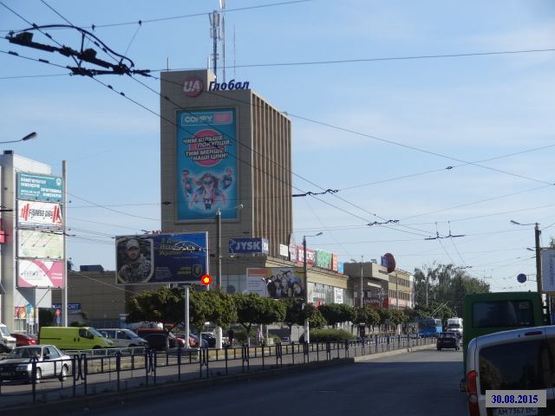 Фото рекламної площини за адресою Zt 109-3 вул.Київська,77 ТЦ"Ярмарок"Б3