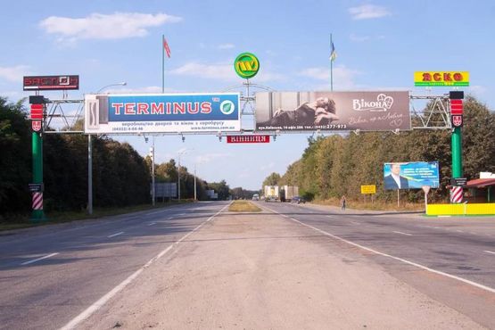 Фото рекламной плоскости по адресу Киевская трасса (500м от Винницы) выезд левая