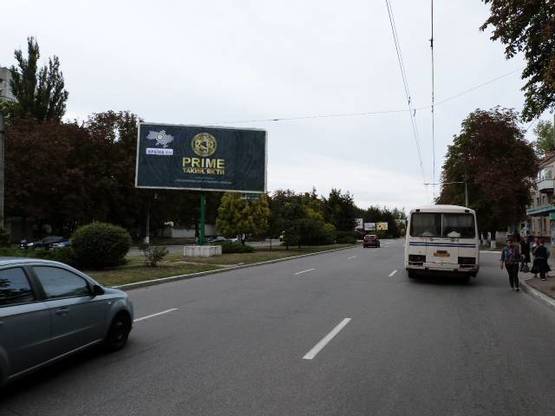 Фото рекламной плоскости по адресу просп. Свободы (ул.60л.Октября), 94/28, перекрёсток с ул. В.Бойка, направление из центра