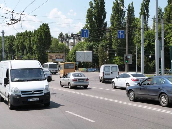 Фото рекламной плоскости по адресу просп. Свободы (ул.60л.Октября), 83/1, перекр. с В.Пугачева (ул. Московская), крупная транспортная развязка, направление в центр
