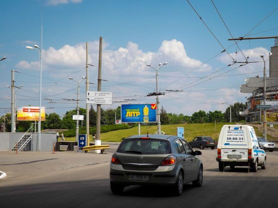 Фото рекламної площини за адресою вул. Ломана - центральний міст, призма /ул. Коцюбинского - цирк, Центральный мост, ТРЦ Мост-Сити, призма