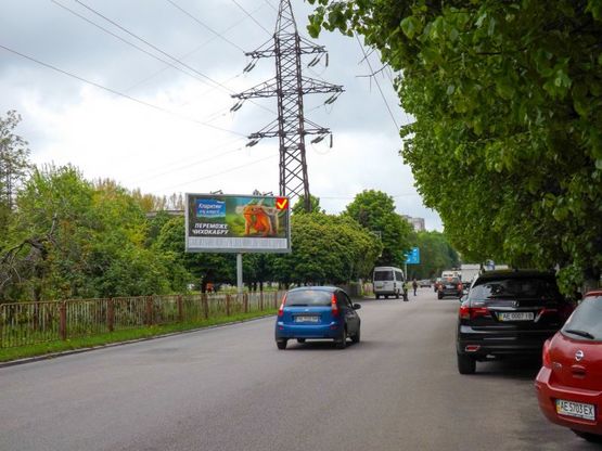 Фото рекламної площини за адресою пр-т. О. Поля, ТЦ "Славутич", розподілювач, призма /пр. Кирова, ТЦ "Славутич",разделитель, призма