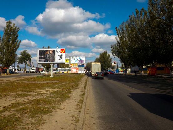 Фото рекламної площини за адресою Донецьке шосе - ринок "Березинський" ТЦ" Караван", з центру, призма/Донецкое шоссе - рынок "Березинский" ТЦ" Караван", из центра, призма