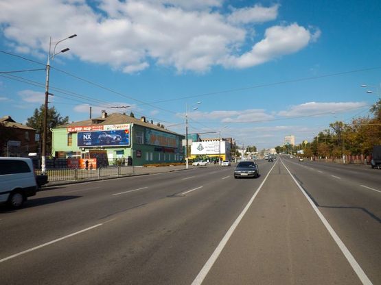 Фото рекламной плоскости по адресу пр-т. Слобожанський - вул. Новоселівська, з центру, призма 12х3/пр.им.газеты "Правда" - ул. Новоселовская, из центра, призма 12х3