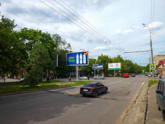 Фото рекламної площини за адресою пр-т. О. Поля-вул. Ульянова, призма /пр. Кирова - ул. Ульянова, призма, центр города, поток движения к пр.Карла Маркса