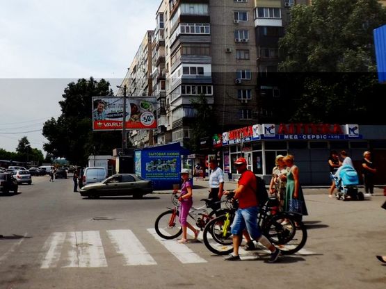 Фото рекламной плоскости по адресу вул.Діївська, 40, р-н маг."Варус"/ул.Б.Трофимовых, 40, р-н маг."Варус", метро, рынок, магазины, рядом МакДональдс, супермаркеты