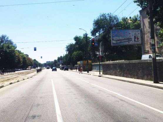 Фото рекламной плоскости по адресу пр.Б.Хмельницького, буд.№14 , маг.Атлант/ул.Г.Сталинграда, 14, маг.Атлант, супермаркет Варус, супермаркет АТБ, парк им.Б.Хмельницкого, поток движения к ТЦ Дафи и ТЦ Апполо