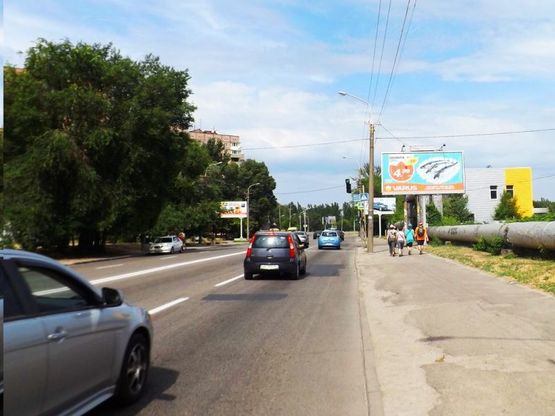 Фото рекламной плоскости по адресу вул.Космічна, р-н "Billa"/ул.Космическая, р-н "Билла", кольцо, выезд на Набережную, супермаркеты, торговые центры, аватосалон, большой поток движения