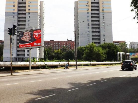 Фото рекламной плоскости по адресу вул.Космічна, р-н "Billa"/ул.Космическая, р-н "Билла"", кольцо, выезд с  Набережной, супермаркеты, торговые центры, аватосалон, большой поток движения