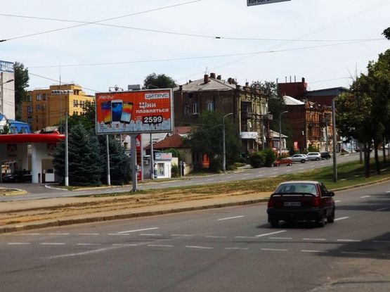Фото рекламної площини за адресою вул.С.Хороброго - вул.А.Фабра/ул.Чкалова - ул.Серова, центр города, перекресток, светофор, поток движения от пр.О.Поля к ул.Воскресенской