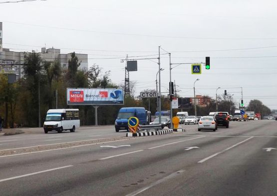 Фото рекламної площини за адресою Запорізьке шосе -
вул.Джинчарадзе, 38/Запорожское шоссе - ул.Джинчарадзе, 38, поток к пр.Гагарина, рядом ТЦ Биеннале, ТЦ Метро, ТЦ Эпицентр, вариант размещения на призме 3х12 или призме 3х6